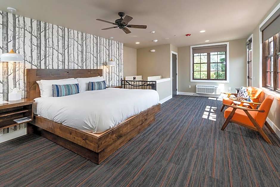 Ski Inn Taphouse Hotel