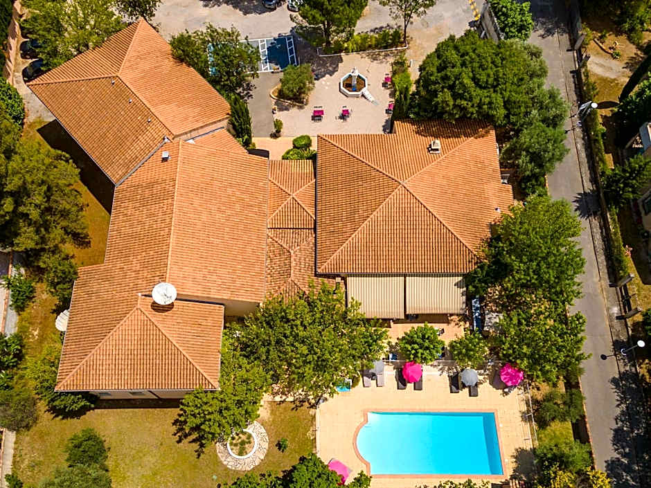 Logis Hotel Noemys pont de l'Etoile