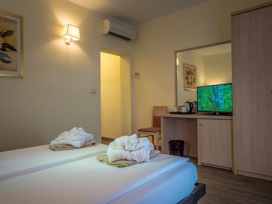 Photo 1 of 8 of Junior Suite, Lake View, Terrace