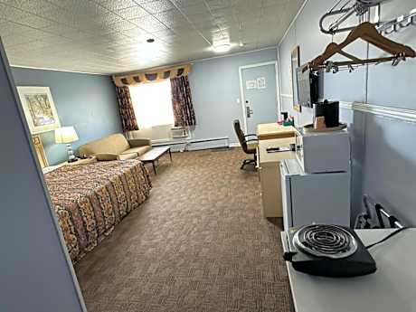 King Room with Kitchenette - Non-Smoking