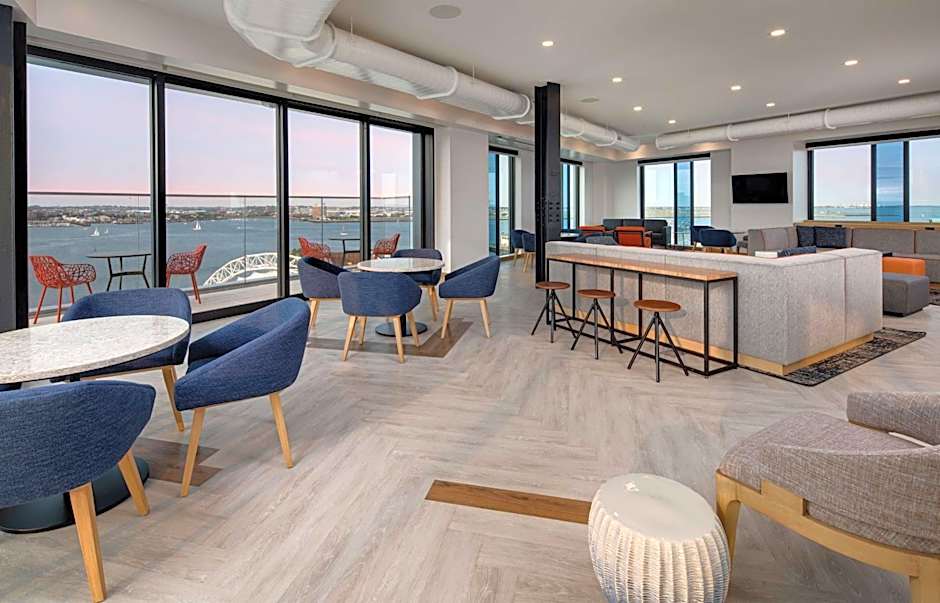 Hyatt Place Boston/Seaport District