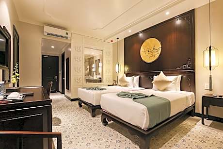 Family Connecting Room with Bathroom - Balcony and River View