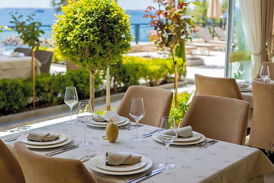 Onyx Beach Residence - Free Parking & Beach Access