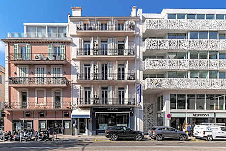 Modern Waikiki Hotel