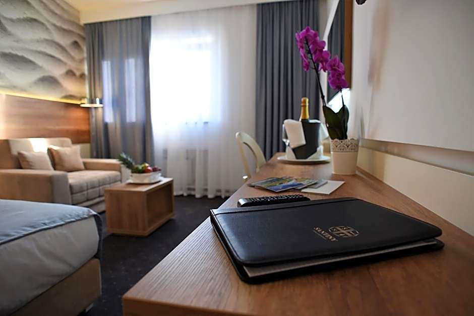 Hotel Santiny