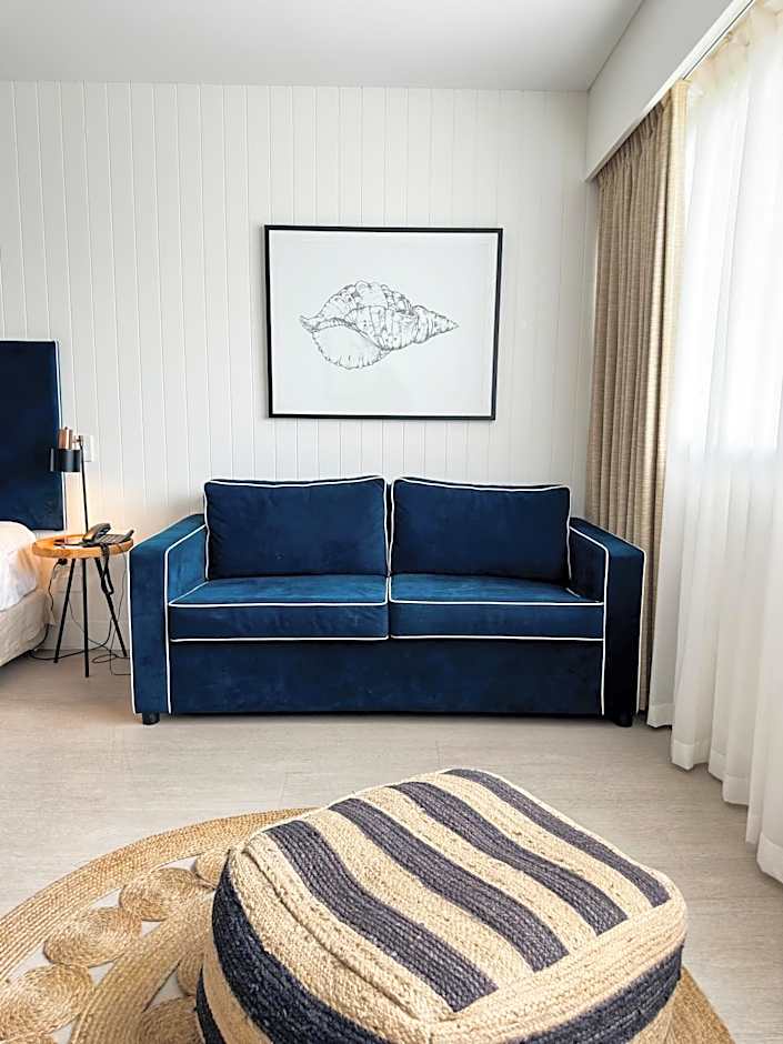 Waves Hotel Byron Bay