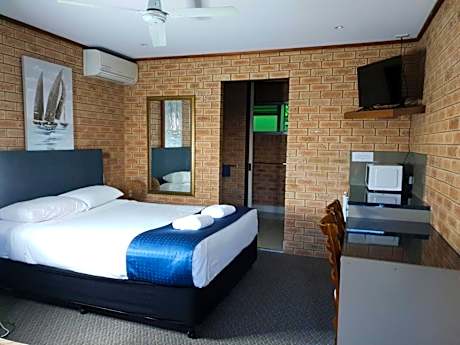 Pacific Paradise Airport Motel