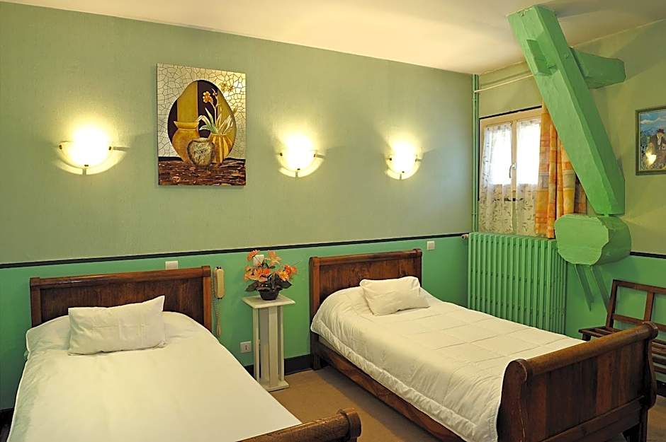 Logis Hostellerie Du Cheval Blanc