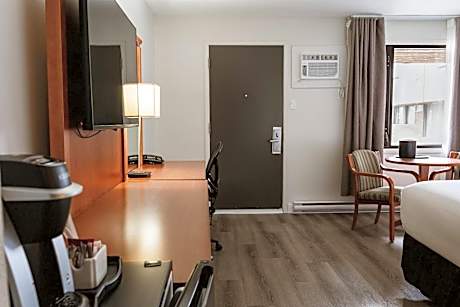 Queen Room - Non-Smoking