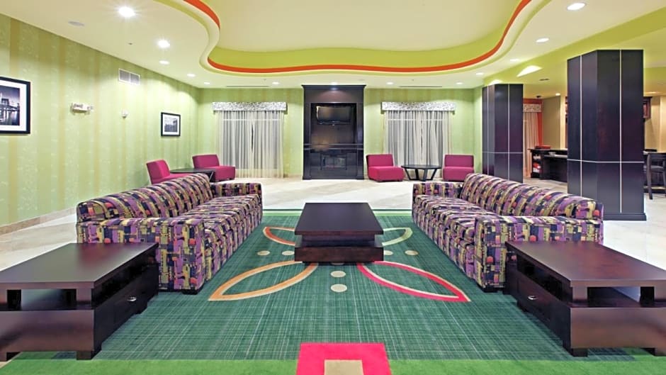 Holiday Inn Garland By IHG