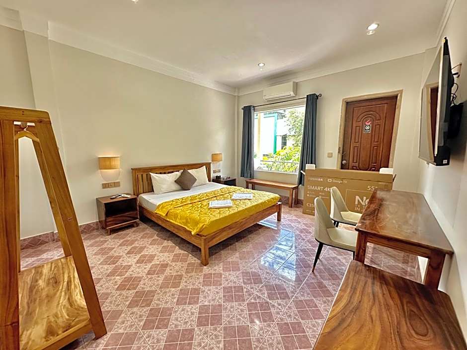 Royal Hotel