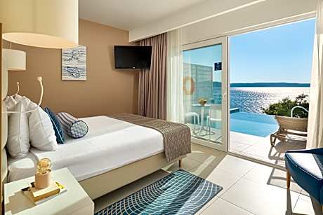 Junior Suite Sea View Swim Up