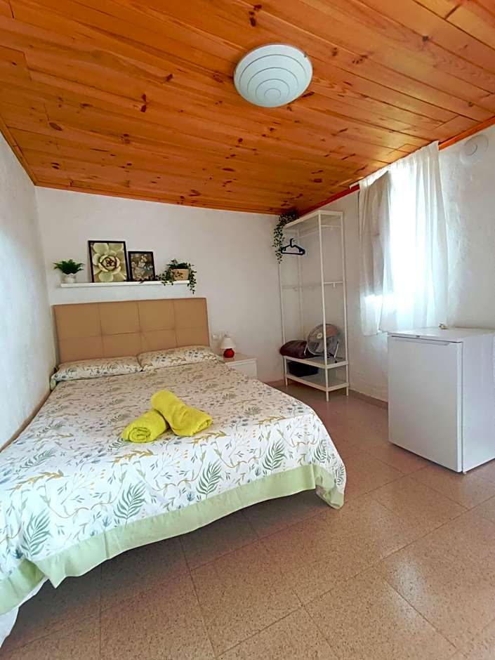 B&B and Apartments El Charco Azul