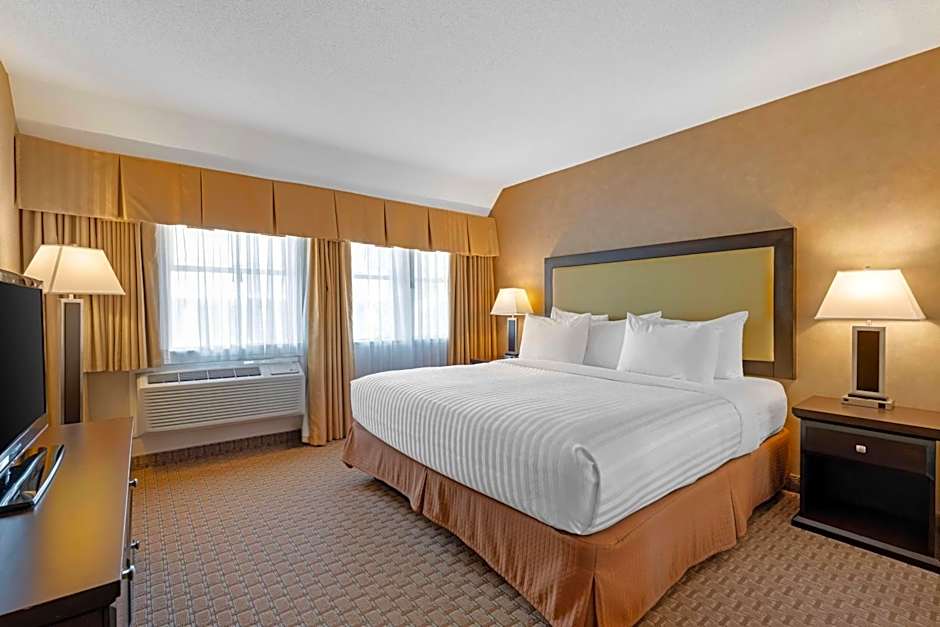 Best Western Plus Emerald Isle Hotel