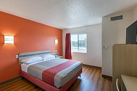 Double Room with Mini Fridge and Roll-In Shower - Disability Access