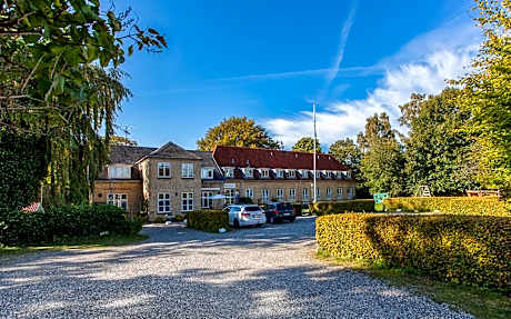 Fredensborg Vandrerhjem, i Kongens baghave