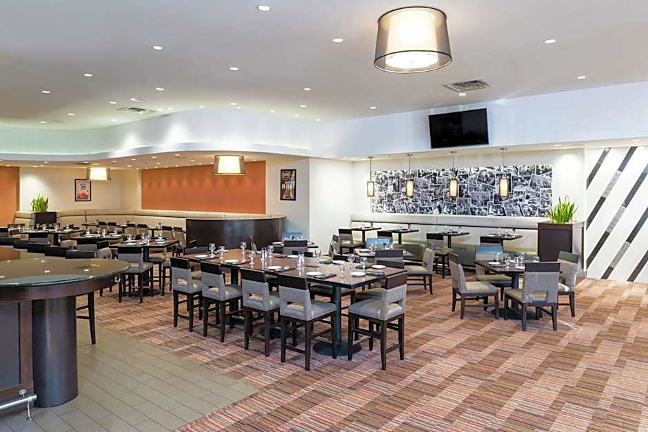 DoubleTree By Hilton Hotel Grand Rapids Airport