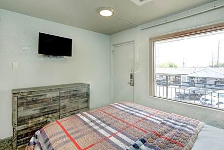 Queen Bed Non-Smoking