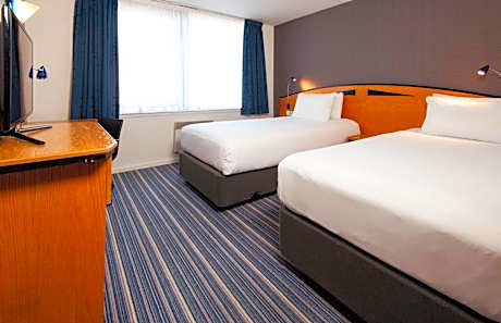 Standard Twin Room with Free Hot Breakfast