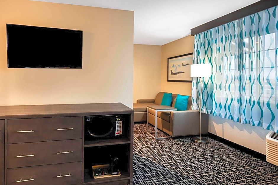 La Quinta Inn & Suites by Wyndham Las Vegas Nellis