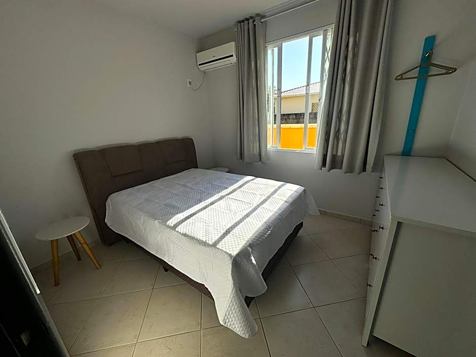 cód 11 - Excelente casa localizada á 180m do mar!