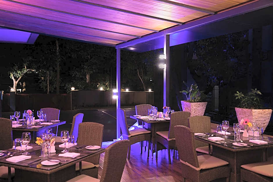 Bidwood Suite Hotel, Opposite Sarit Centre