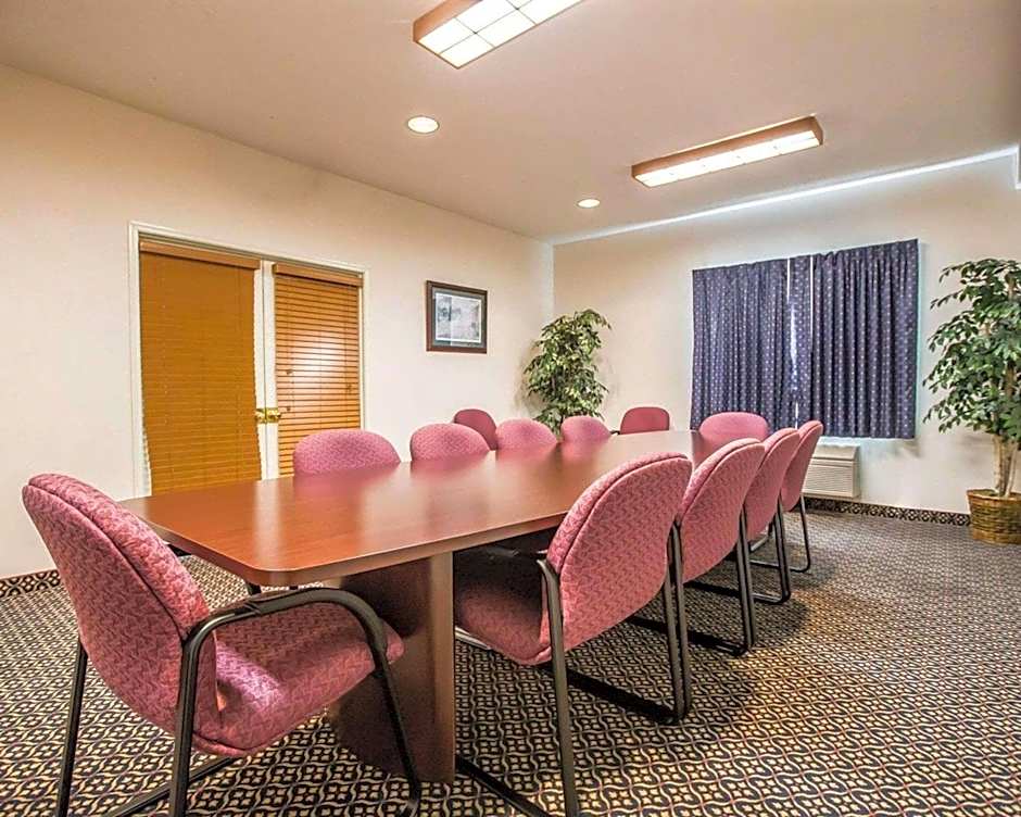 Quality Inn & Suites Dixon Near I-88