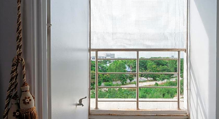 Creston Grand Hotel Suphan Buri