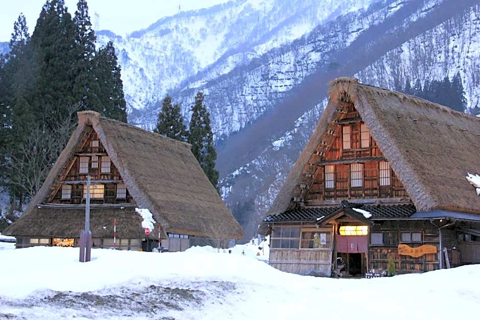 Gokayama Onsen Akaokan