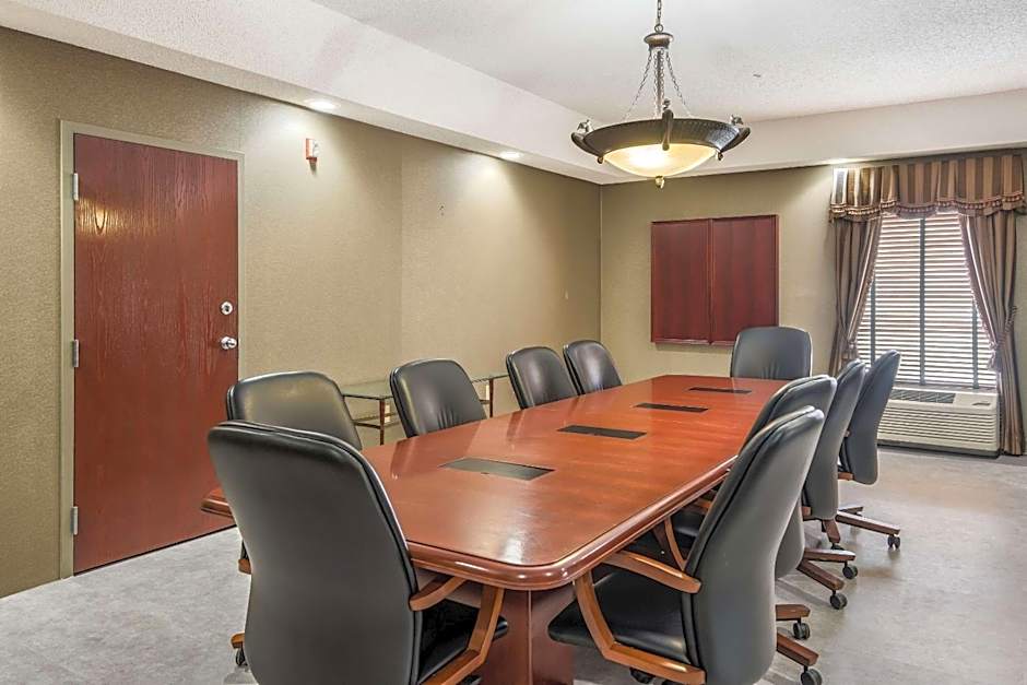 Quality Inn & Suites Quincy - Downtown