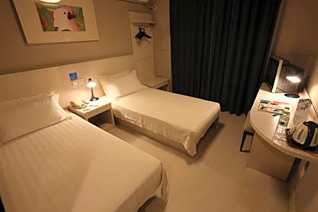 Standard Twin Room B