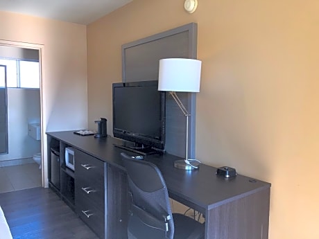 Family Room with 1 Queen Bed and 1 Bunk Bed