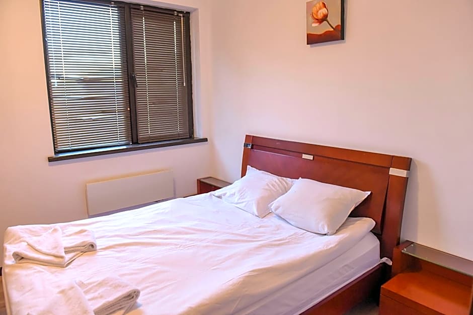 Royal Bansko - Family Apart Hotel With All Inclusive Light or HB&Drinks and Hot Pool & Jacuzzis