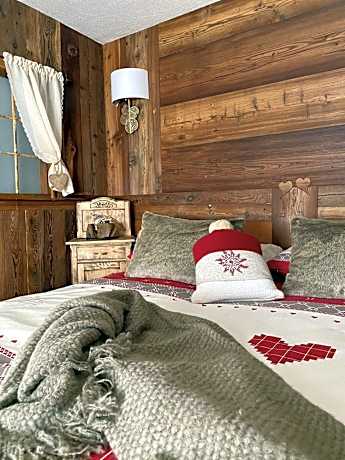 Deluxe Double Room with Shower