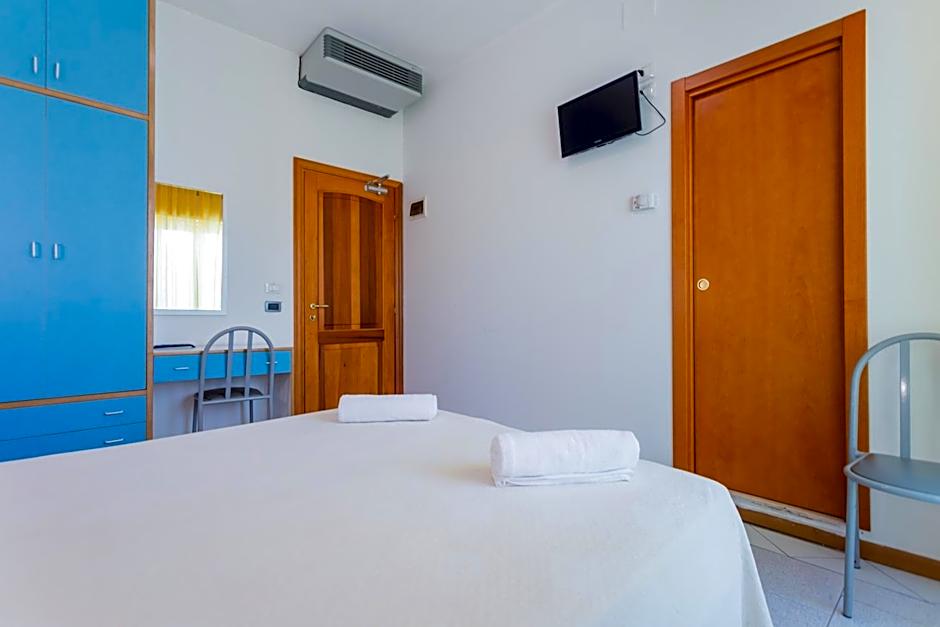 Hotel Plaza con piscina