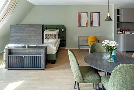 Extra Large Studio with Kitchenette and Sofa Bed