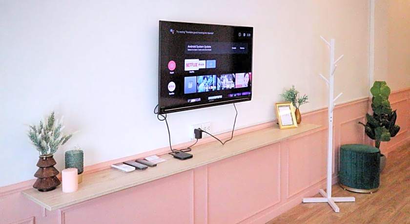 Isara Boutique Hotel and Cafe