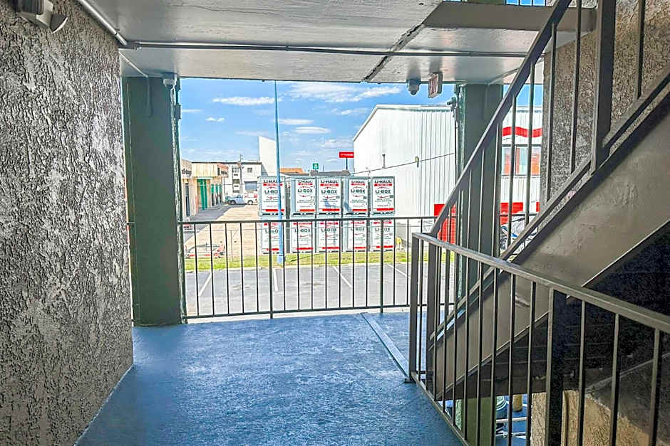 OYO Hotel Mobile, AL I-65 at Airport Blvd