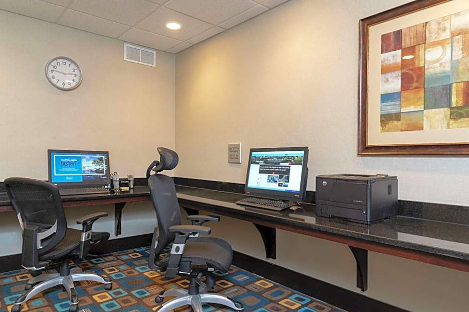 Hampton Inn & Suites Cleveland-Airport/Middleburg Heights