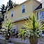 Genelle House B&B Guest House