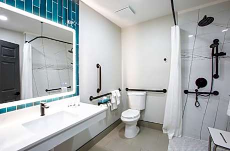 1 King Bed Mobility/Hearing Accessible Room Roll-In Shower Non-Smoking