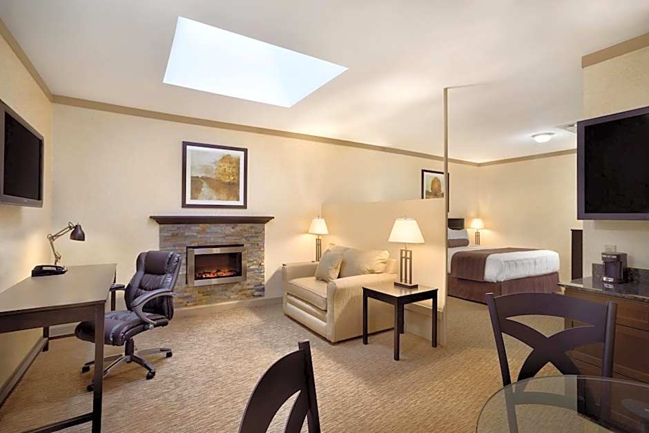 Days Inn & Suites by Wyndham Sault Ste. Marie ON