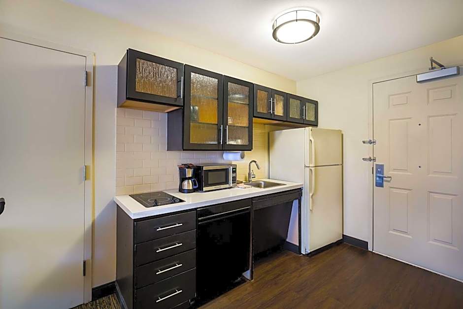 Sonesta Simply Suites St Louis Earth City