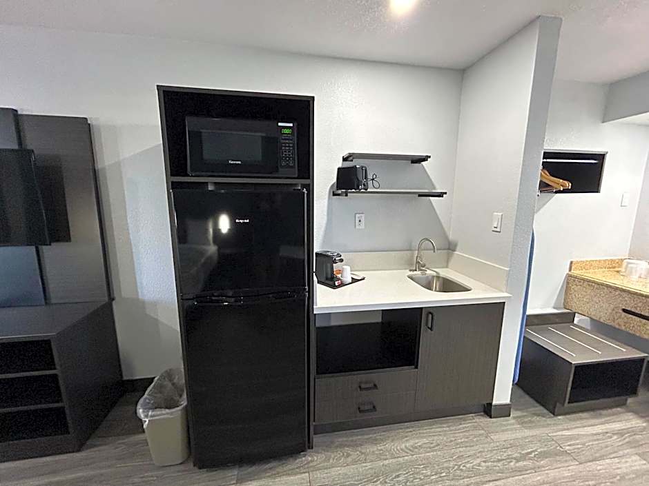 Studio 6 Bakersfield, CA South