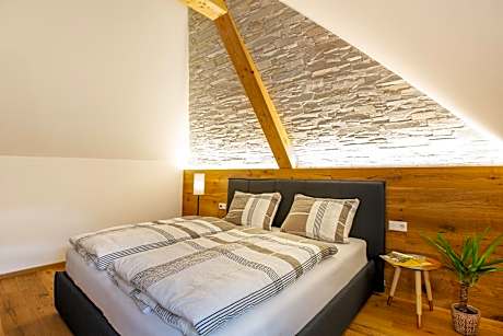 Apartment with Mountain View