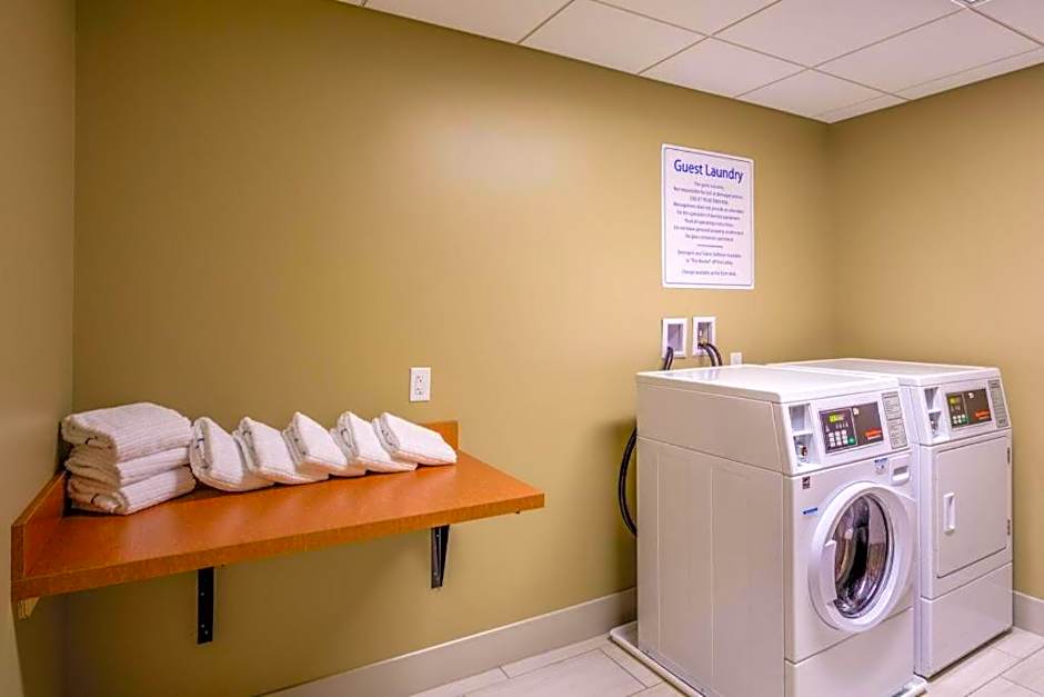 Holiday Inn Express & Suite Milroy - Reedsville By IHG