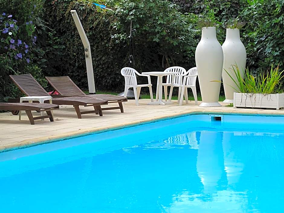 Logis Hôtel Deshors-Foujanet