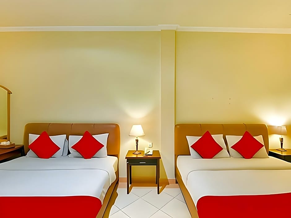 Super OYO Townhouse Oak Maxi Hotel Legian