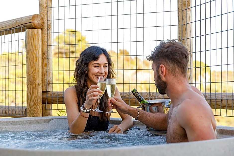 Hotel Selwo Lodge - Animal Park Tickets Included
