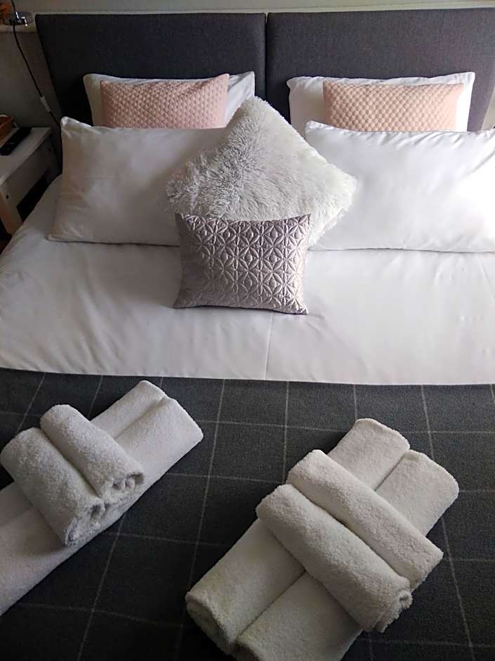 Sleep, Eat, Repeat Bed and Breakfast